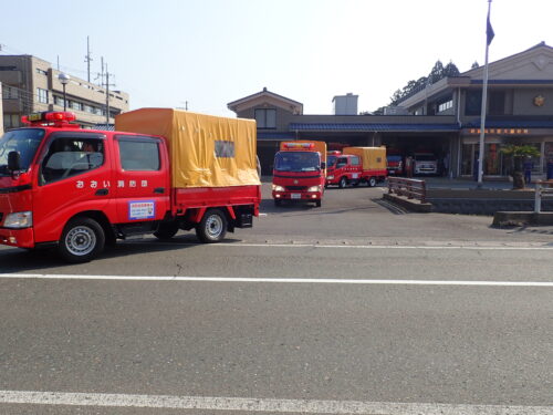 消防団車両防火広報出発